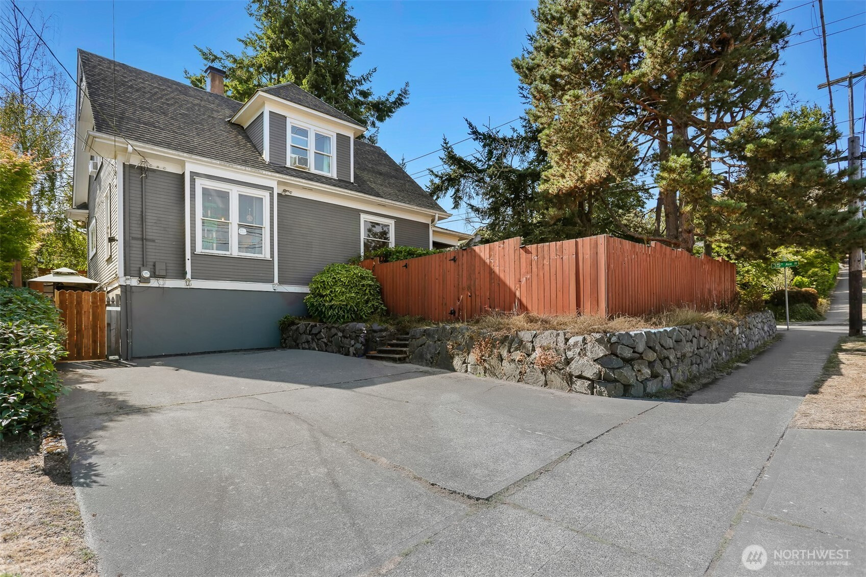 3654 35th Avenue W, Seattle, WA 98199