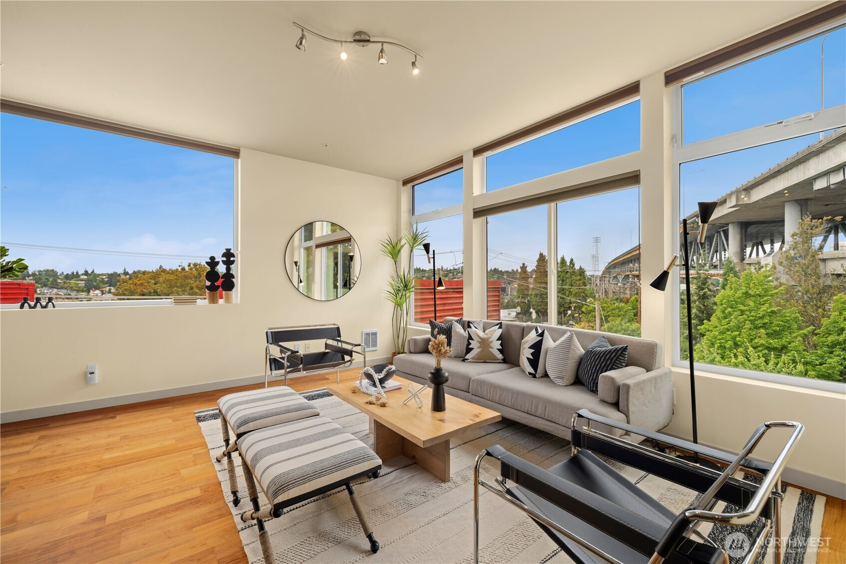 2960 Eastlake Avenue E, Seattle, WA 98102