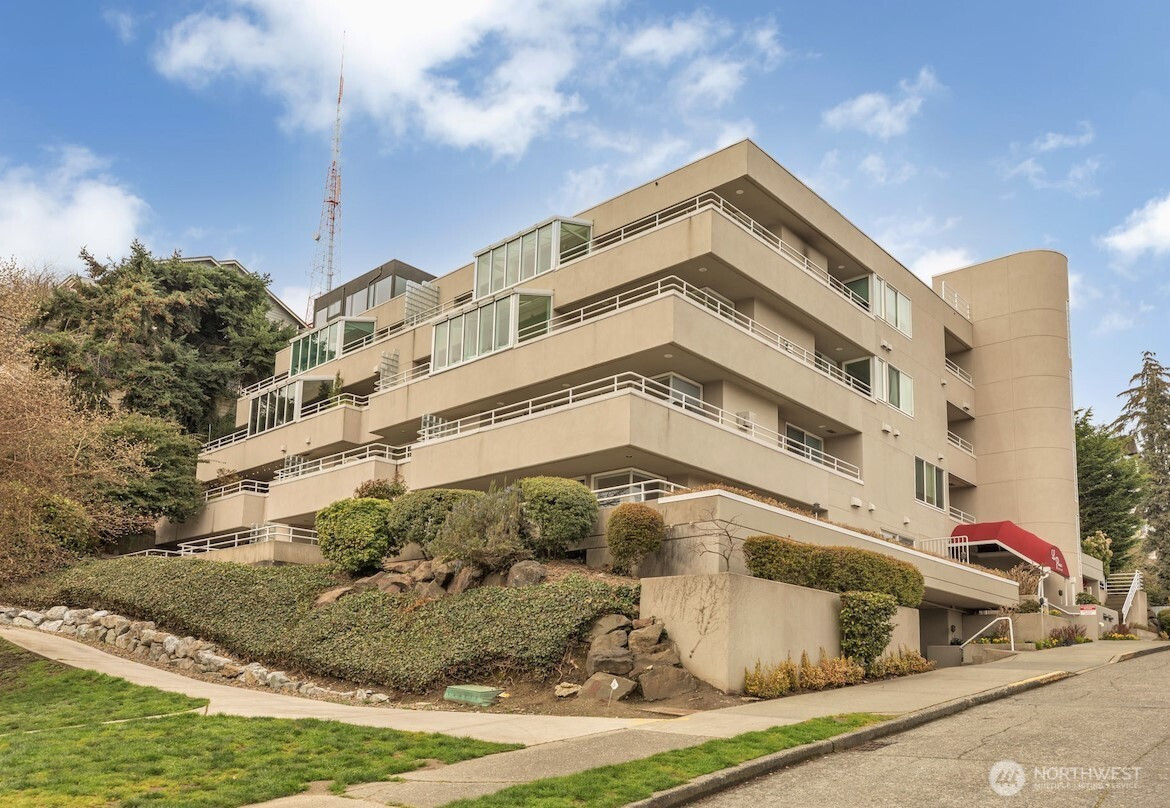 1231 5th Avenue N, Seattle, WA 98109