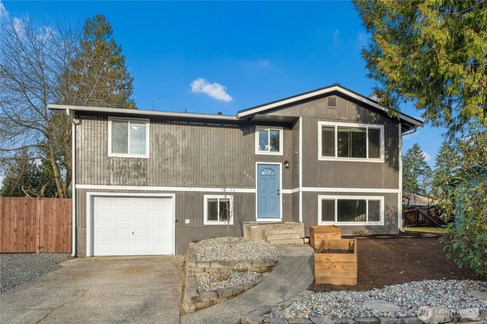 2615 Mount McKinley Court, Puyallup, WA 98374