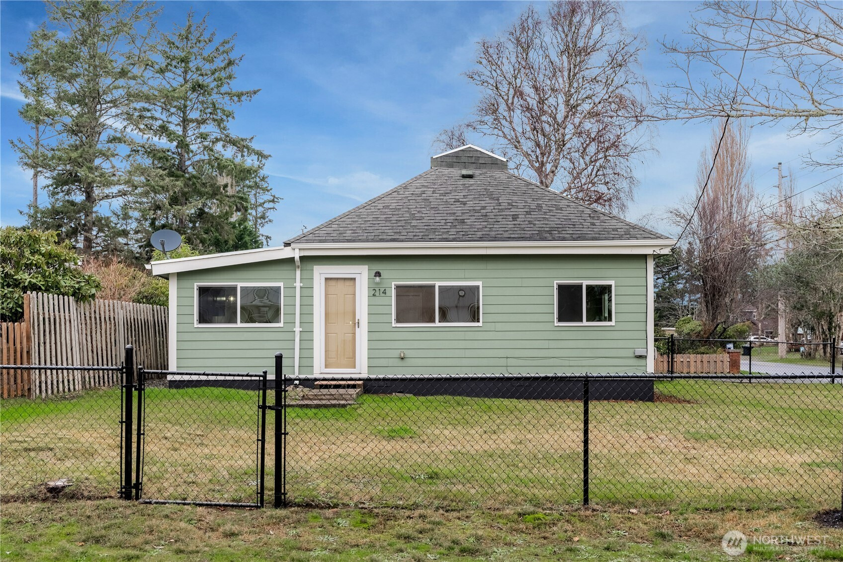 214 17th Street NE, Long Beach, WA 98631