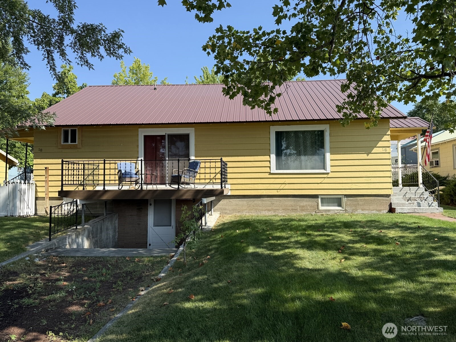 18 Cherry Avenue W, Omak, WA 98841