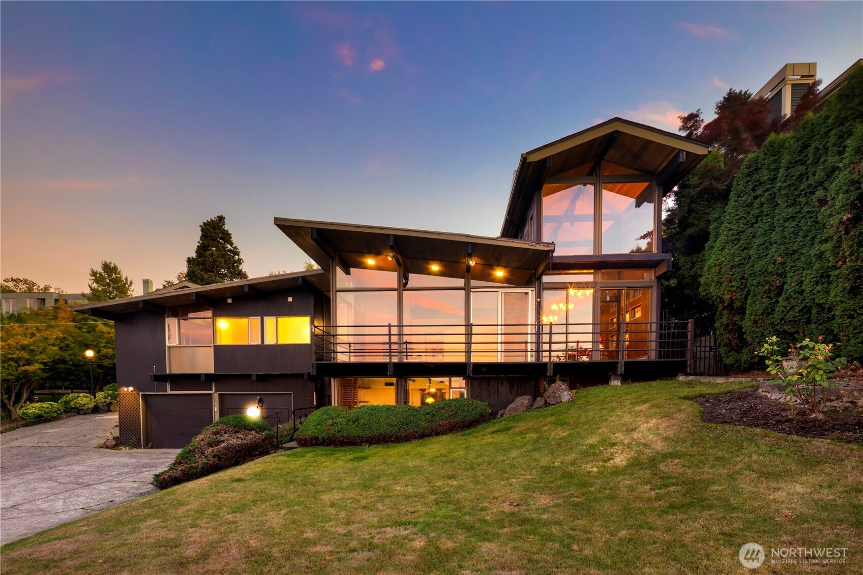 3653 W Commodore Way, Seattle, WA 98199