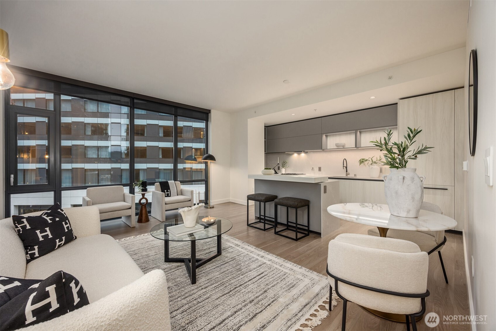 889 Avenue Square NE, Bellevue, WA 98004