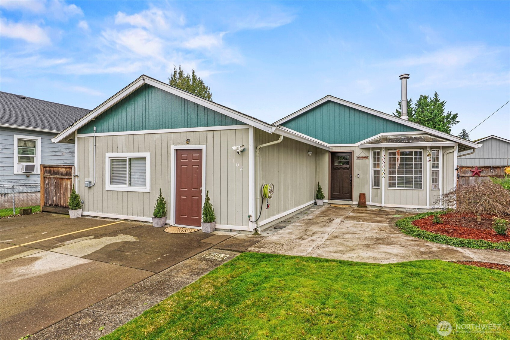 1102 S 11th Avenue, Kelso, WA 98626