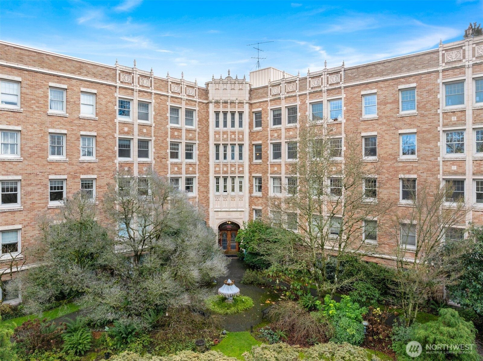 5810 Cowen Place NE, Seattle, WA 98105