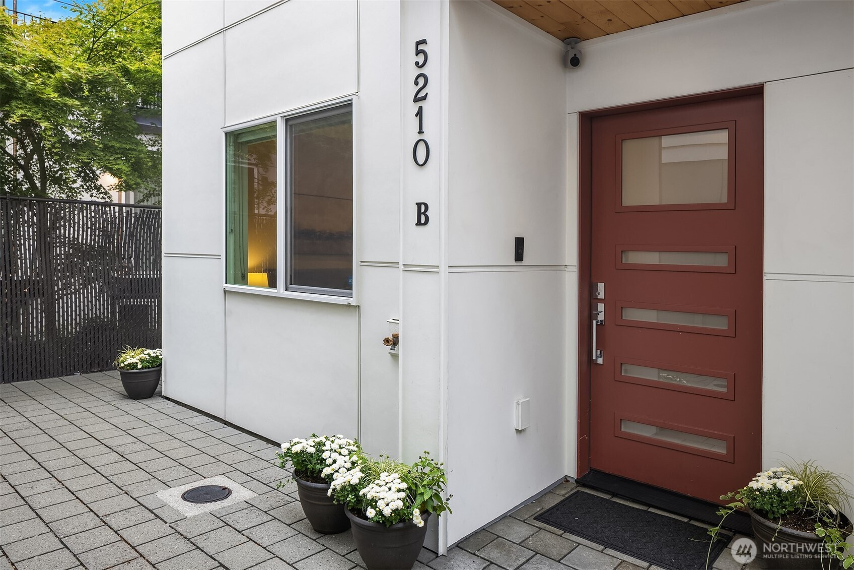 5210 B Brooklyn Avenue NE, Seattle, WA 98105