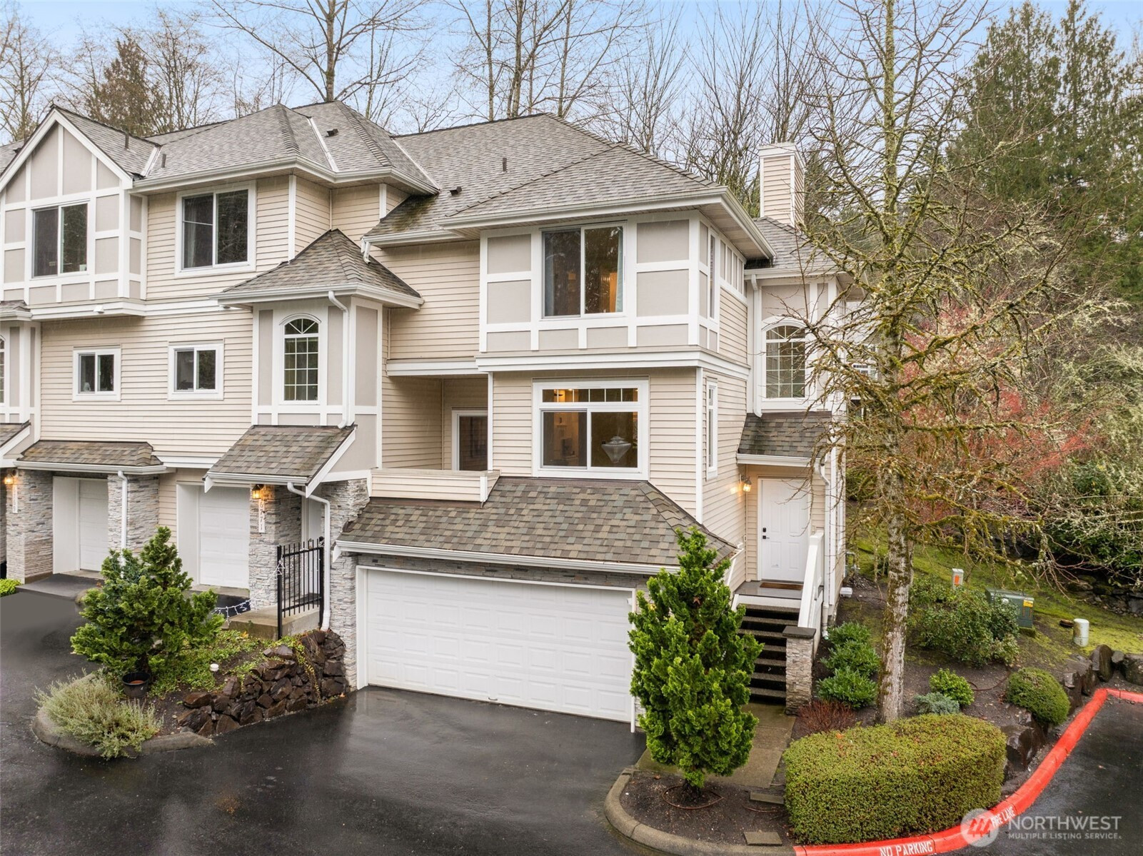6773 SE Cougar Mountain Way, Bellevue, WA 98006