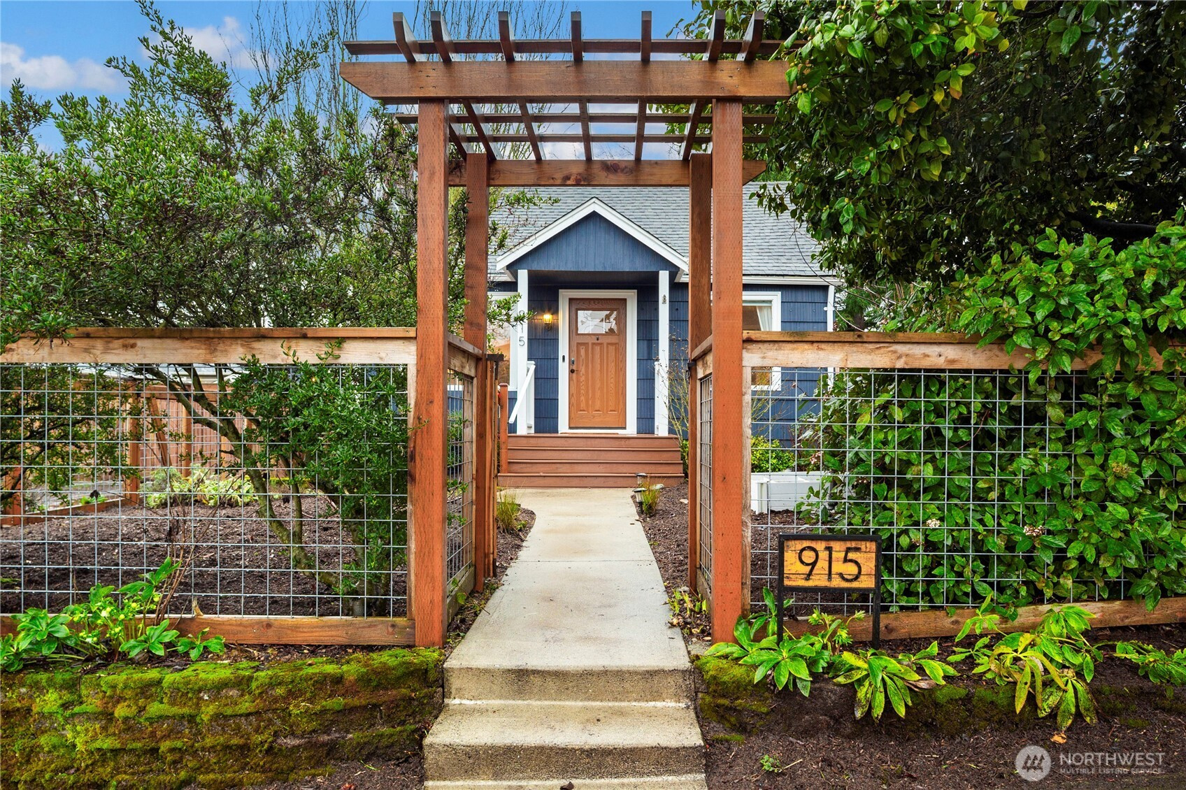 915 N 92nd Street, Seattle, WA 98103