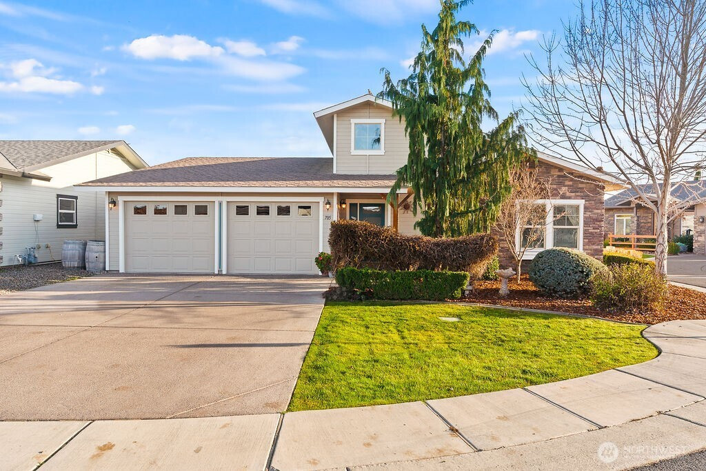 705 Kachess Lane, Zillah, WA 98953