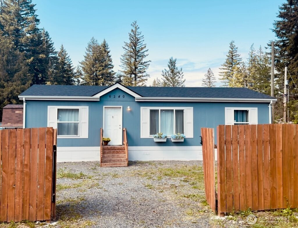 6240 Azure Way, Maple Falls, WA 98266