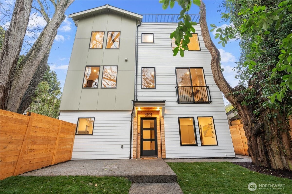 4104 49th Avenue SW, Seattle, WA 98116