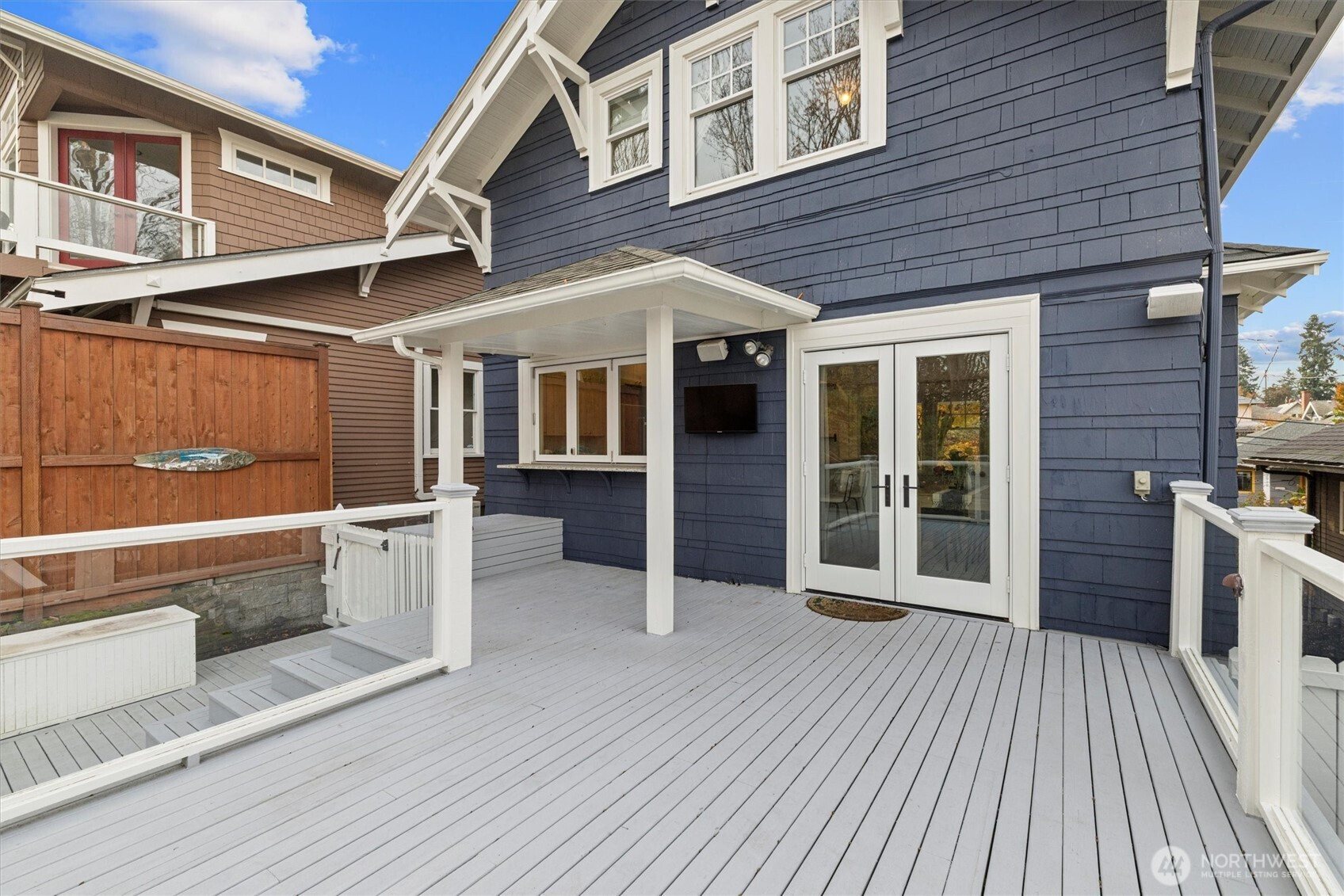 2912 3rd Avenue N, Seattle, WA 98109