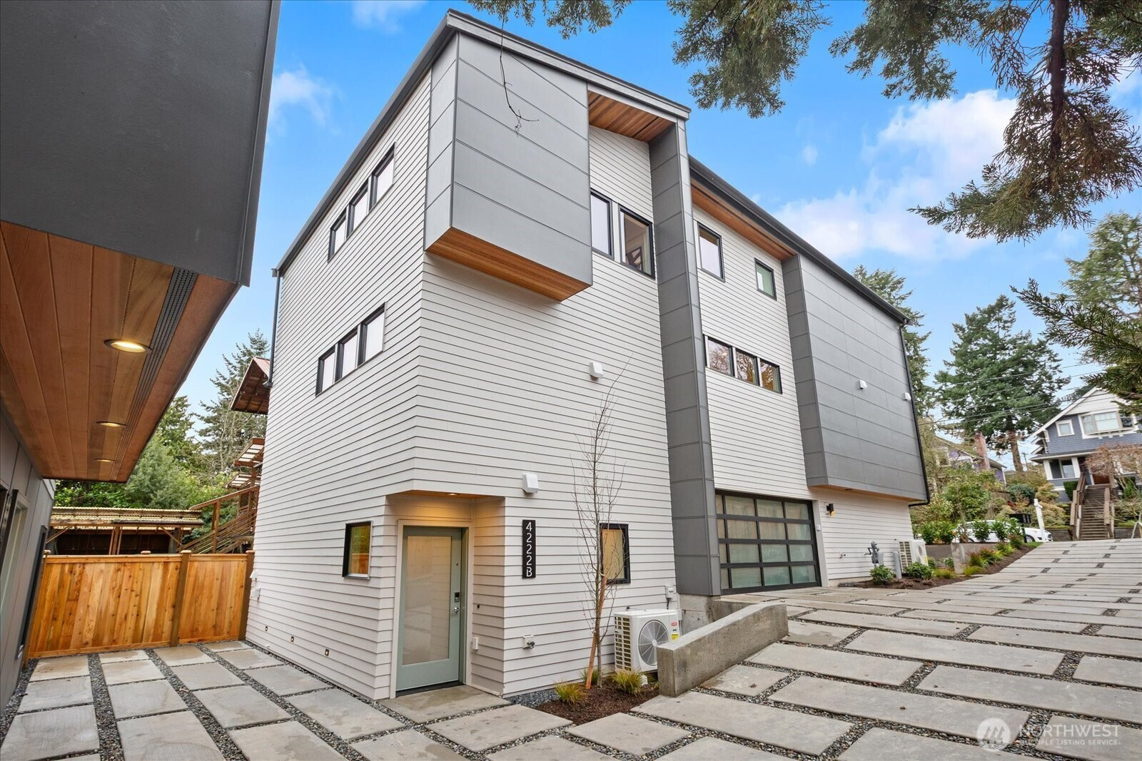 4222 Meridian Avenue N, Seattle, WA 98103