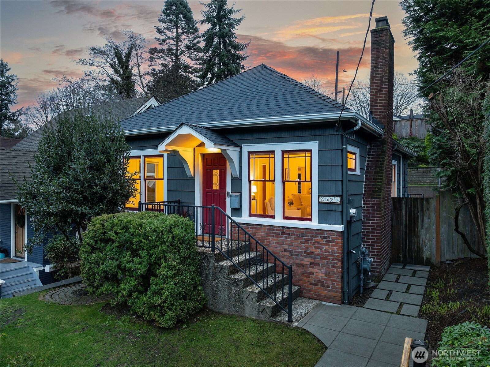 2554 3rd Avenue W, Seattle, WA 98119