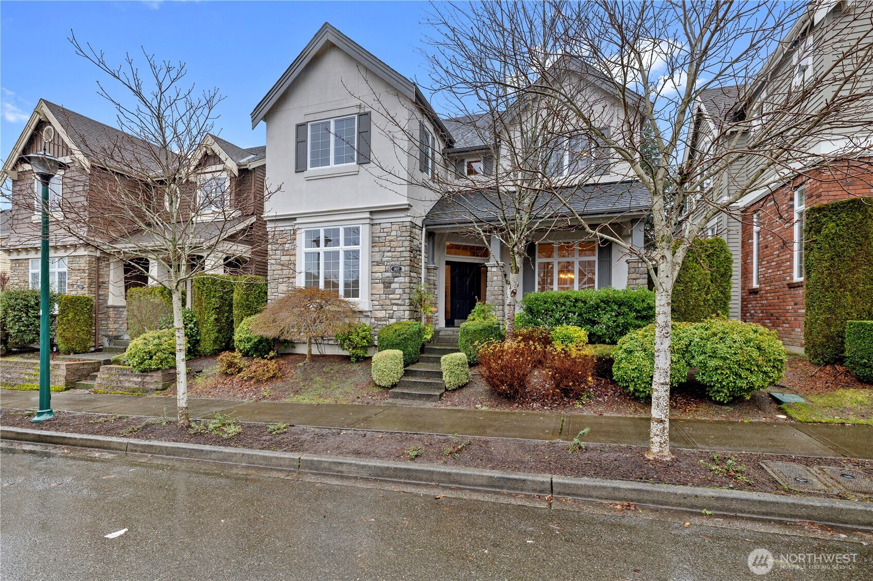 2422 NE Davis Loop, Issaquah, WA 98029