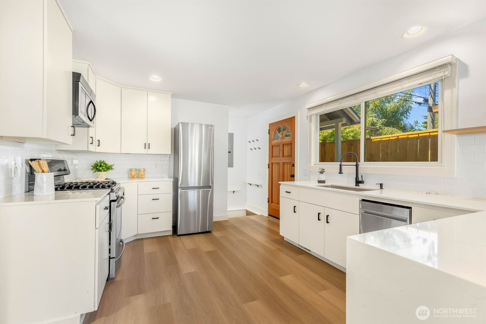 2423 3rd Avenue W, Seattle, WA 98119