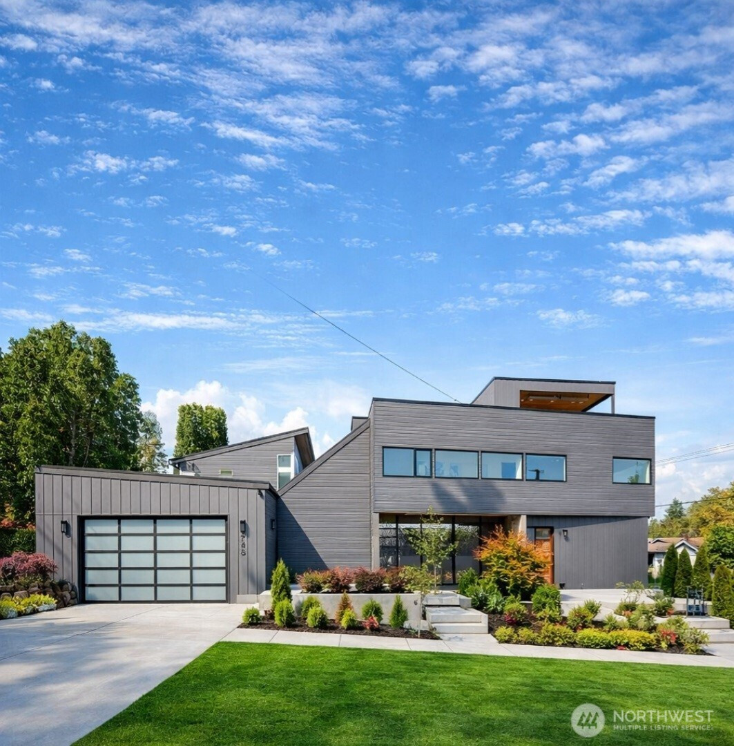 748 N 96th Street, Seattle, WA 98103