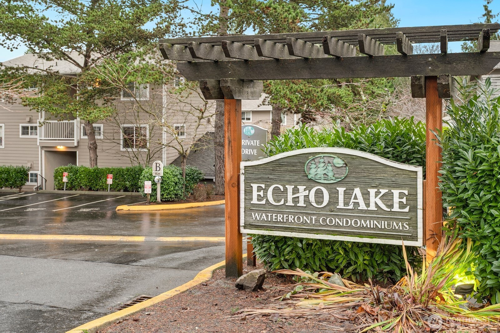 1144 N 198th Street, Seattle, WA 98133