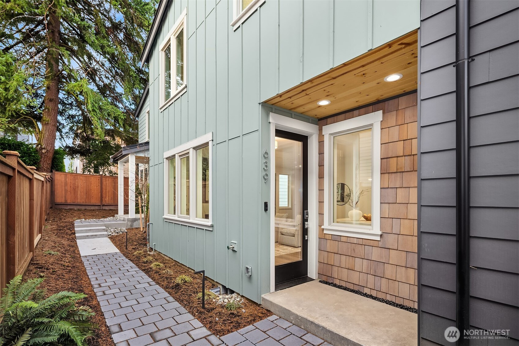 639 18th Avenue W, Kirkland, WA 98033