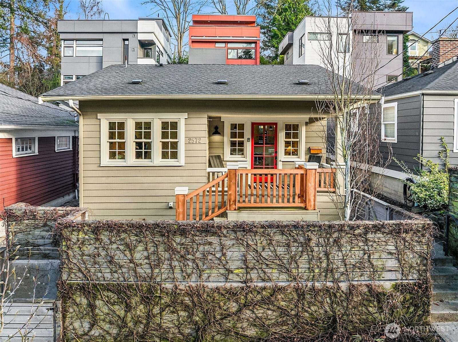 2572 3rd Avenue W, Seattle, WA 98119