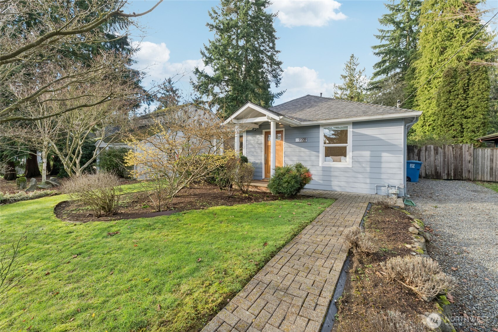 9209 20th Avenue NE, Seattle, WA 98115