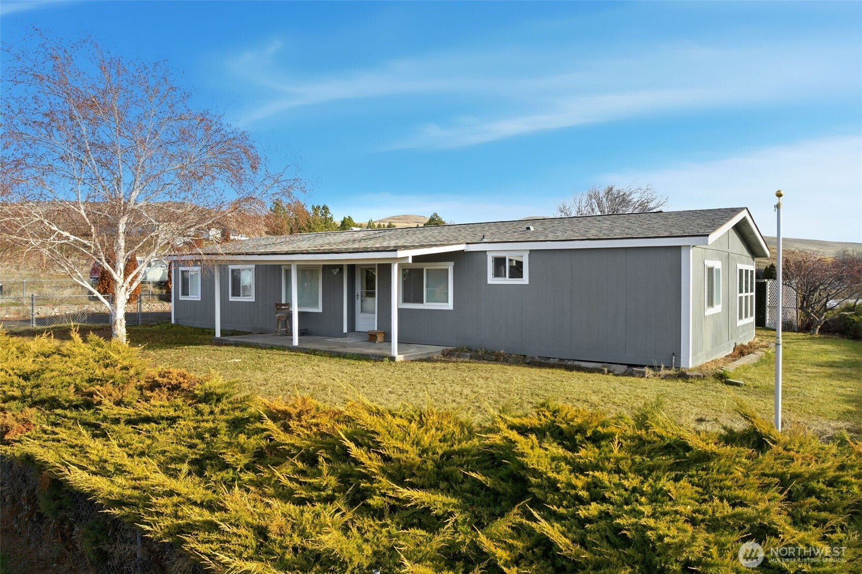 401 CLEMANS VIEW Road, Selah, WA 98942