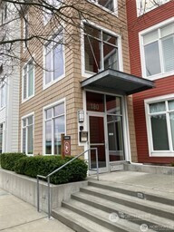 180 Harbor Square Loop NE, Bainbridge Island, WA 98110