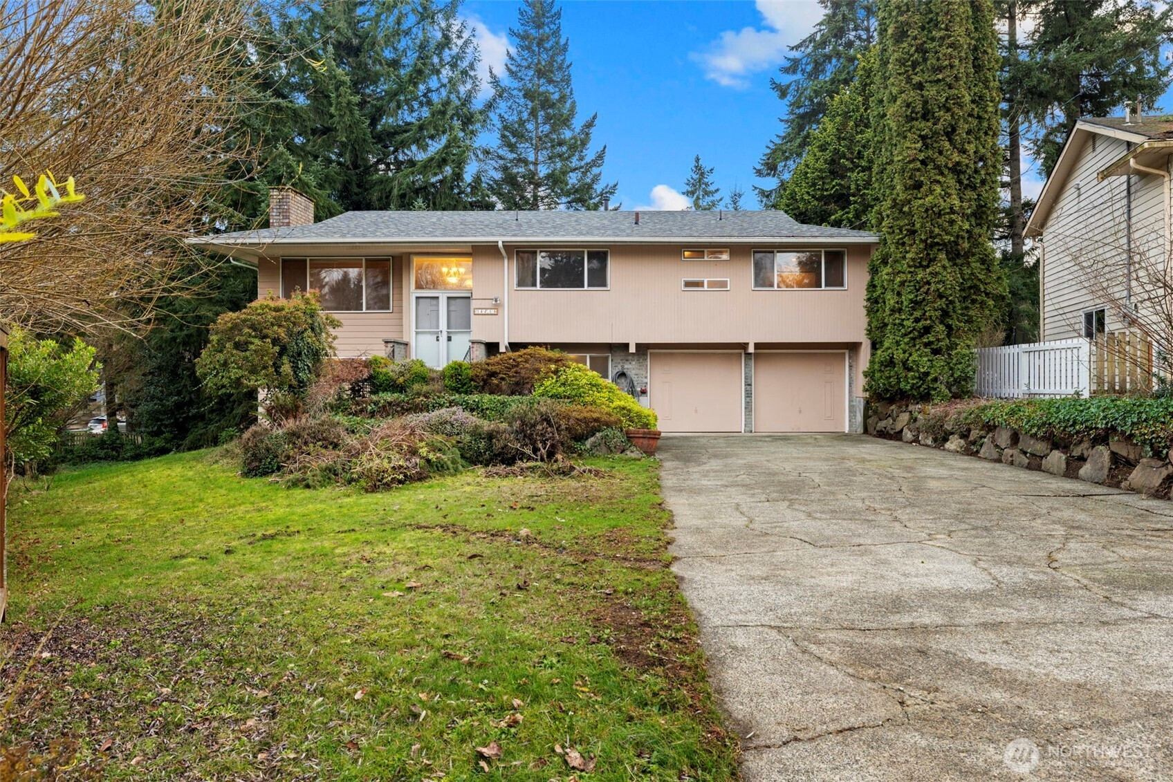 14733 NE 4th Place, Bellevue, WA 98007
