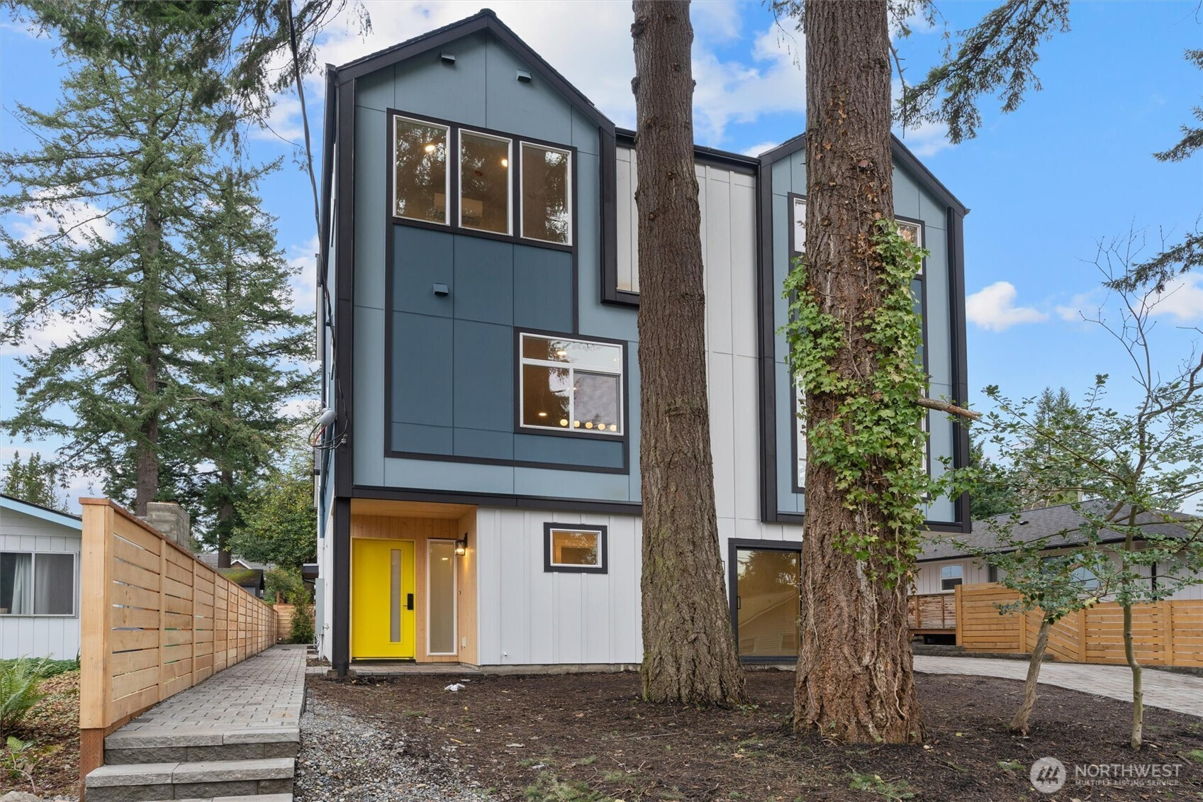 14308 Roslyn Place N, Seattle, WA 98133