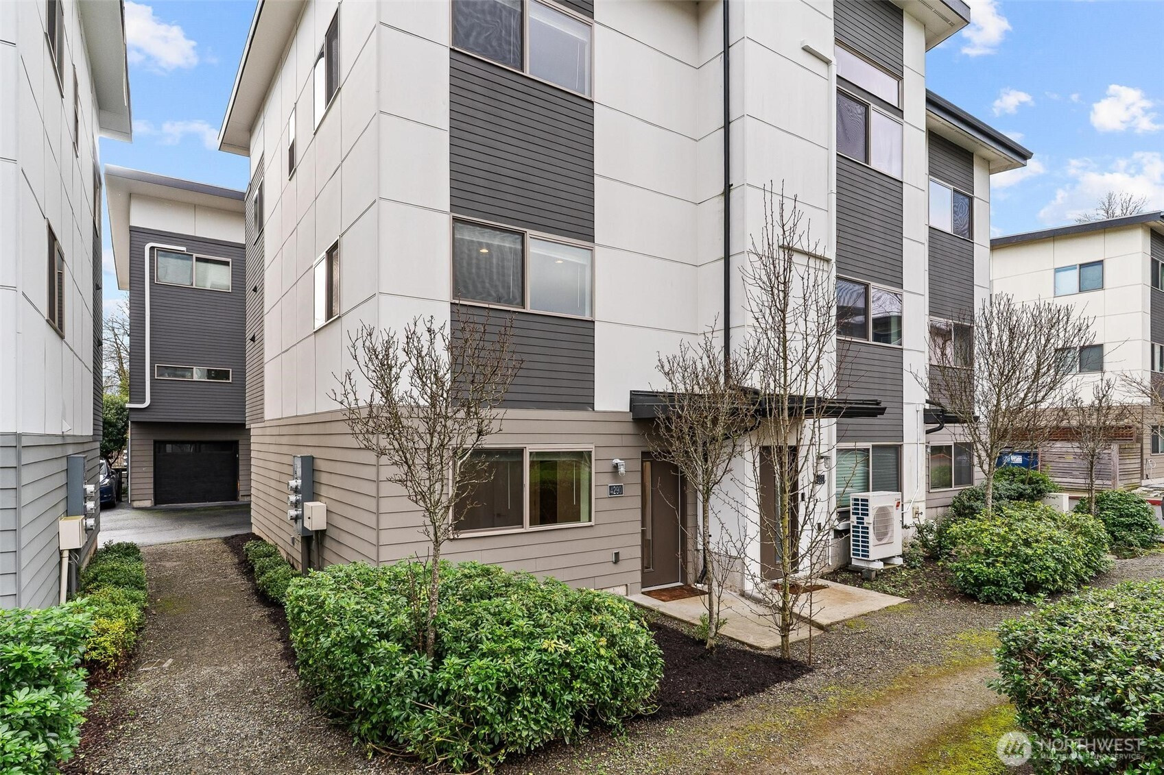 4290 S Greenbelt Station Drive, Seattle, WA 98118
