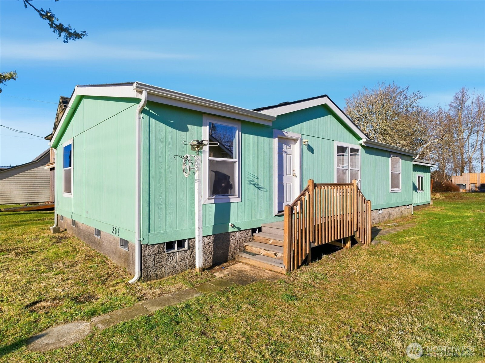 208 NE 2nd Street, Long Beach, WA 98631