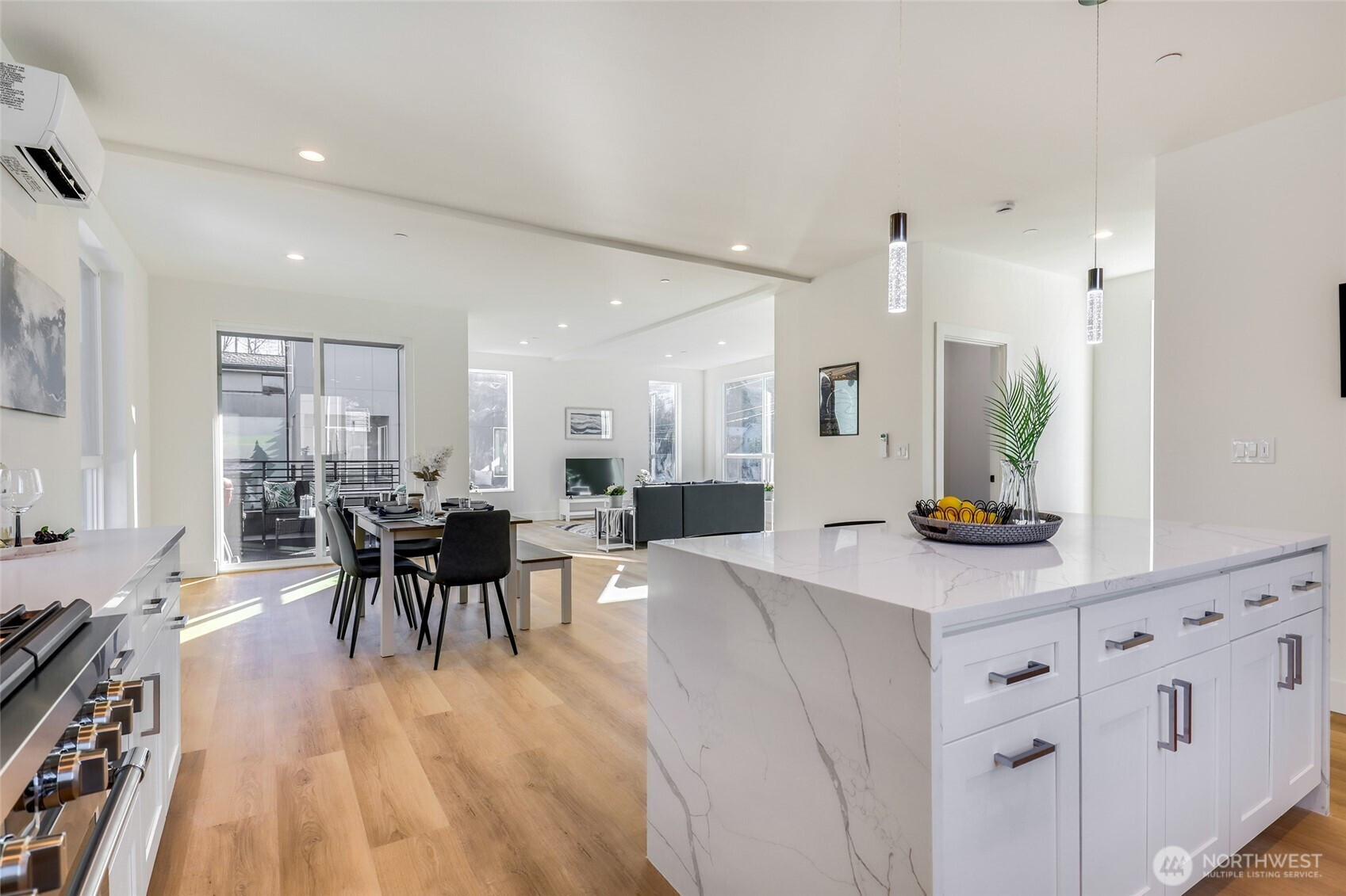 10618 E Riverside Dr, Bothell, WA 98011