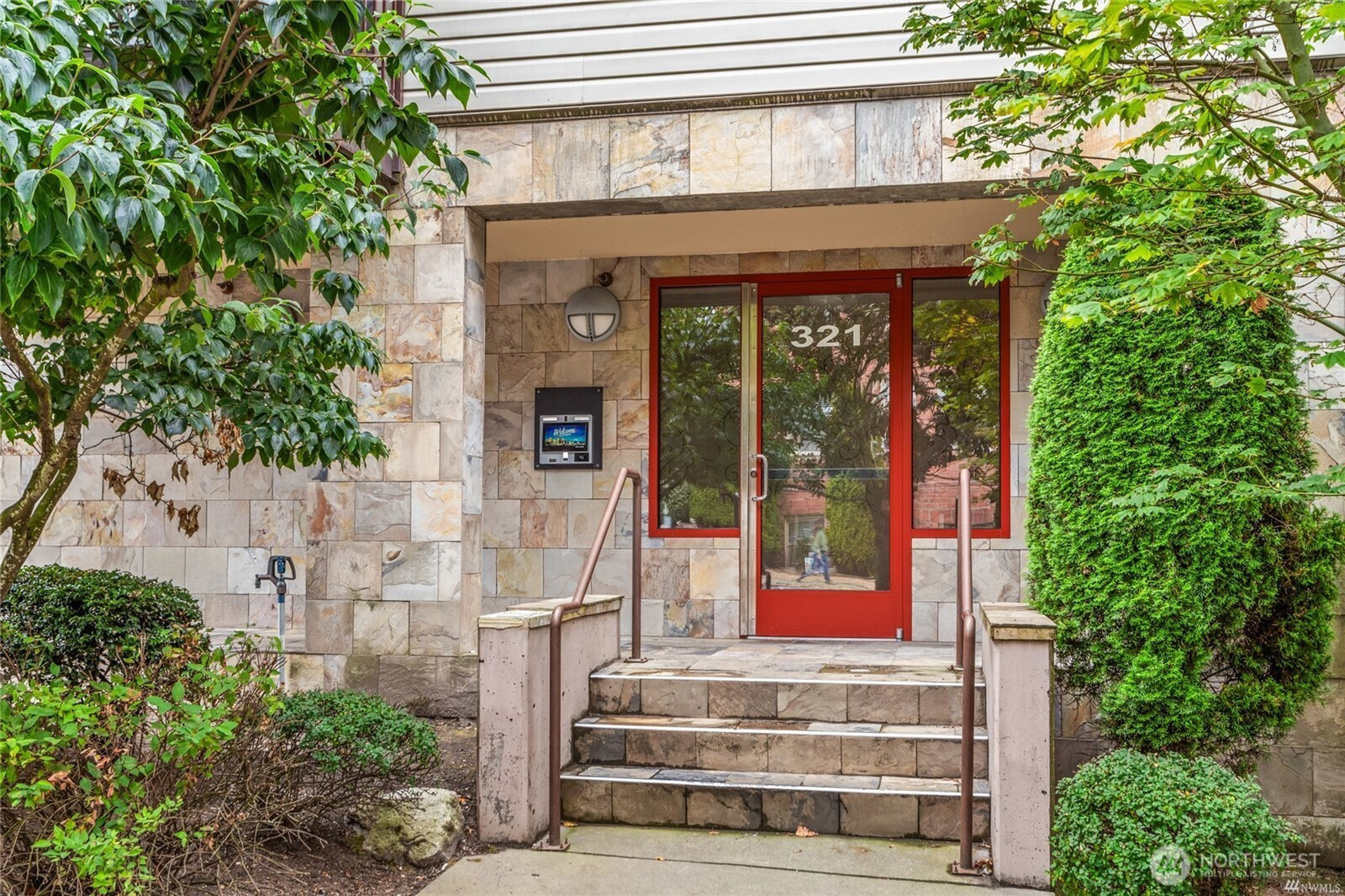 321 E Thomas Street, Seattle, WA 98102