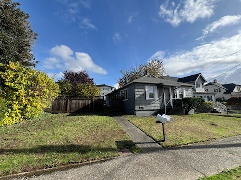 138 N Rainier Avenue, Bremerton, WA 98312