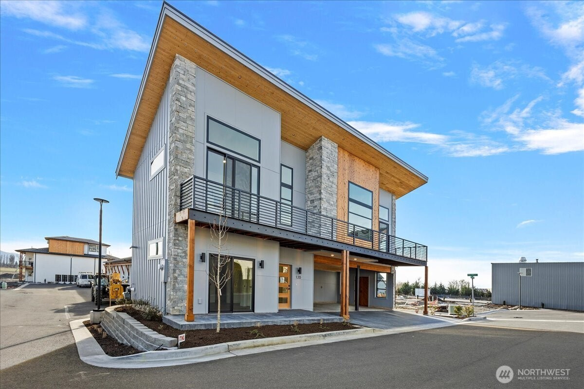 120 Skipping Stone Loop, Lynden, WA 98264