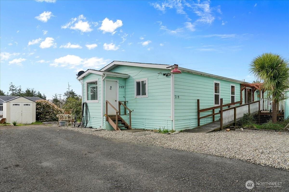 729 Edgewood Avenue NE, Ocean Shores, WA 98569