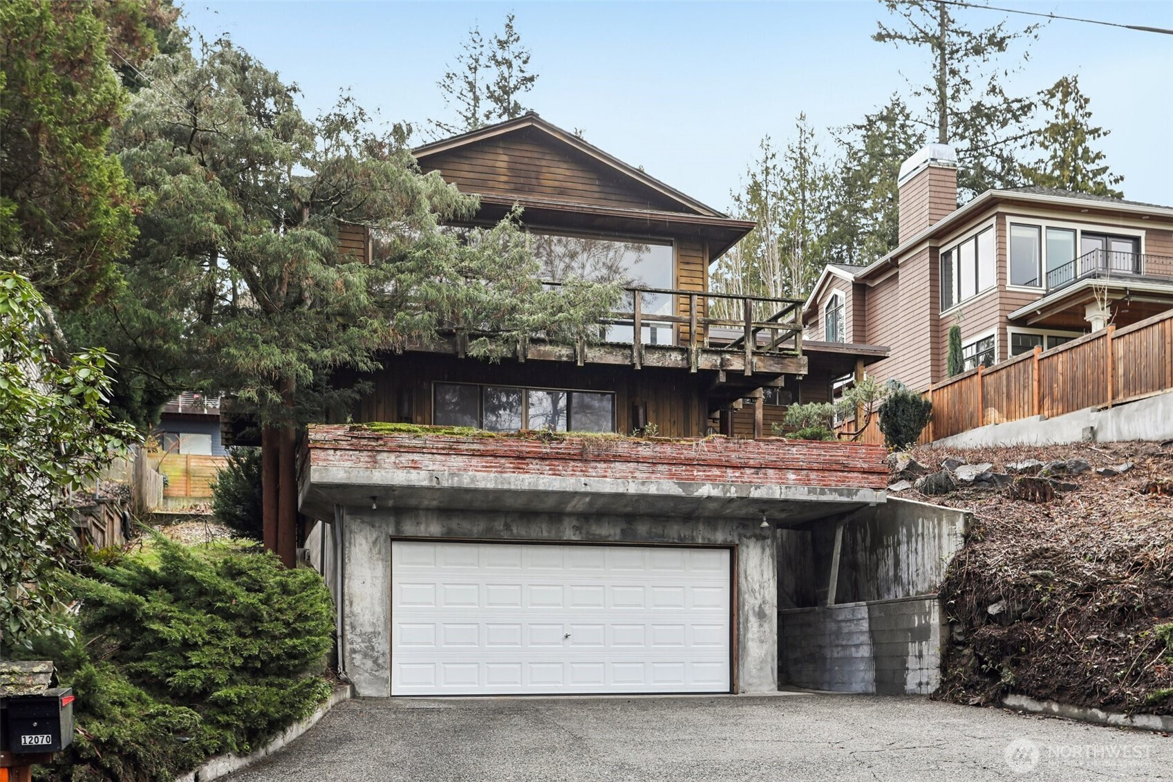 12069 Lakeside Place NE, Seattle, WA 98125