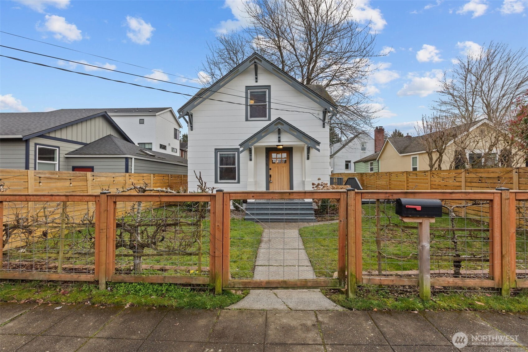 3915 SW Hinds Street, Seattle, WA 98116