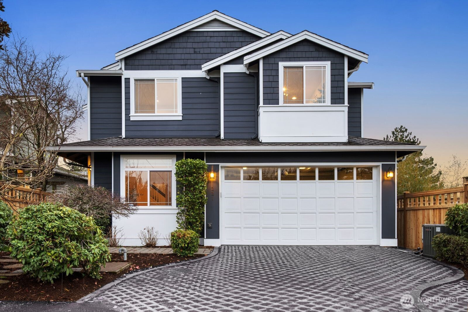 221 4th Street S, Kirkland, WA 98033