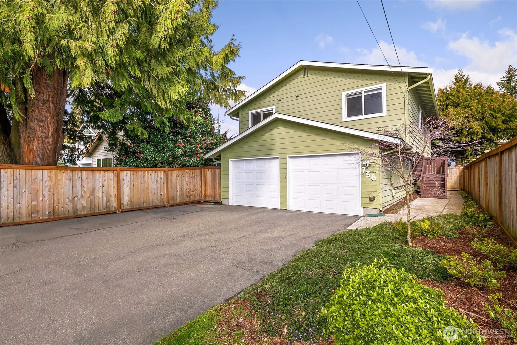 736 N 104th Street, Seattle, WA 98133