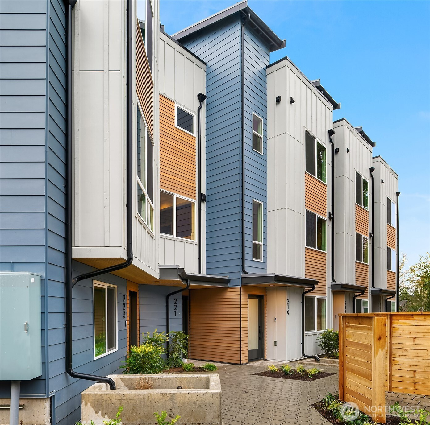 221 NE 75th Street, Seattle, WA 98115