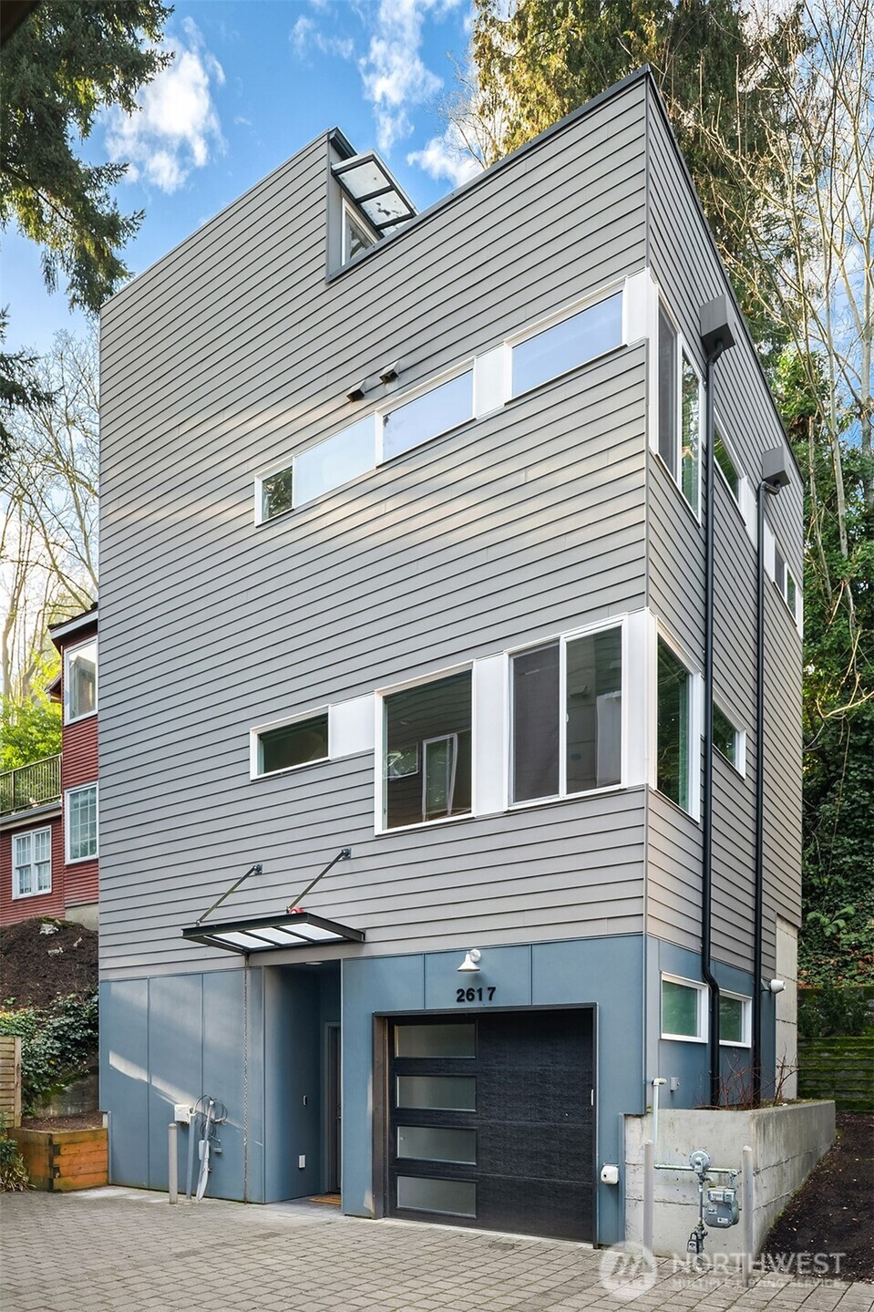 2617 3rd Avenue W, Seattle, WA 98119