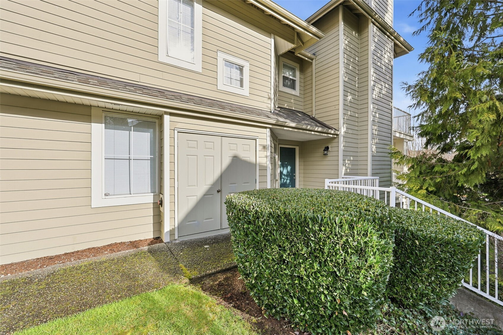 2046 Newport Way NW, Issaquah, WA 98027