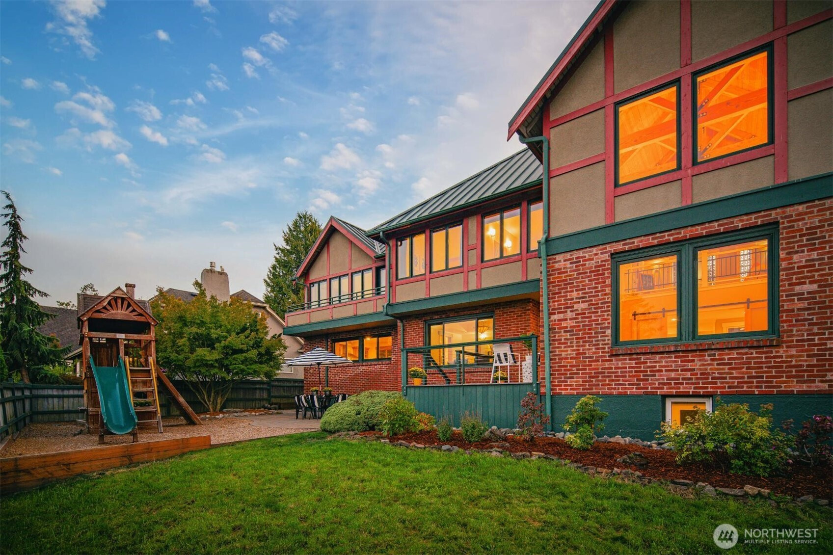 937 N 71st Street, Seattle, WA 98103