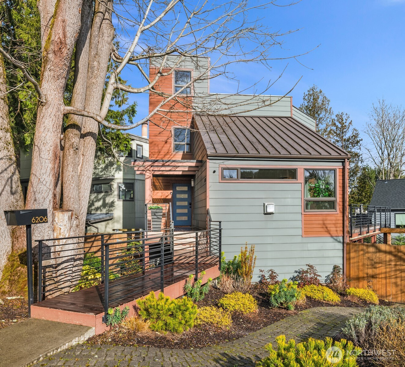 6206 52nd Avenue NE, Seattle, WA 98115