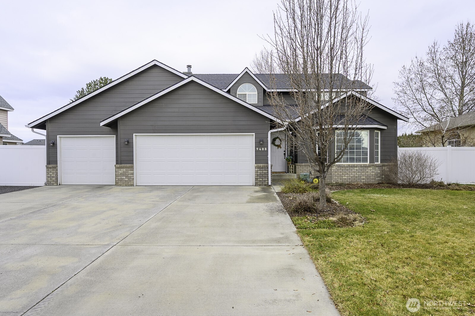 9488 Naples Street SE, Moses Lake, WA 98837