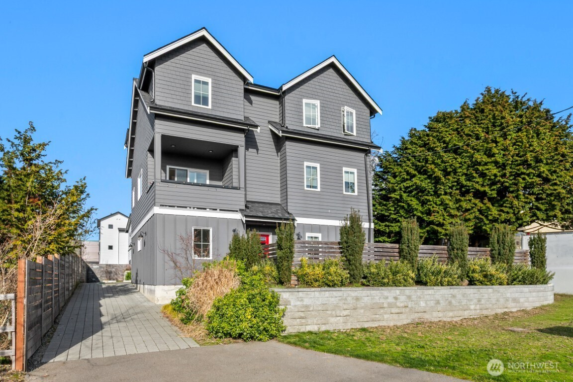 206 N 100th Street, Seattle, WA 98133