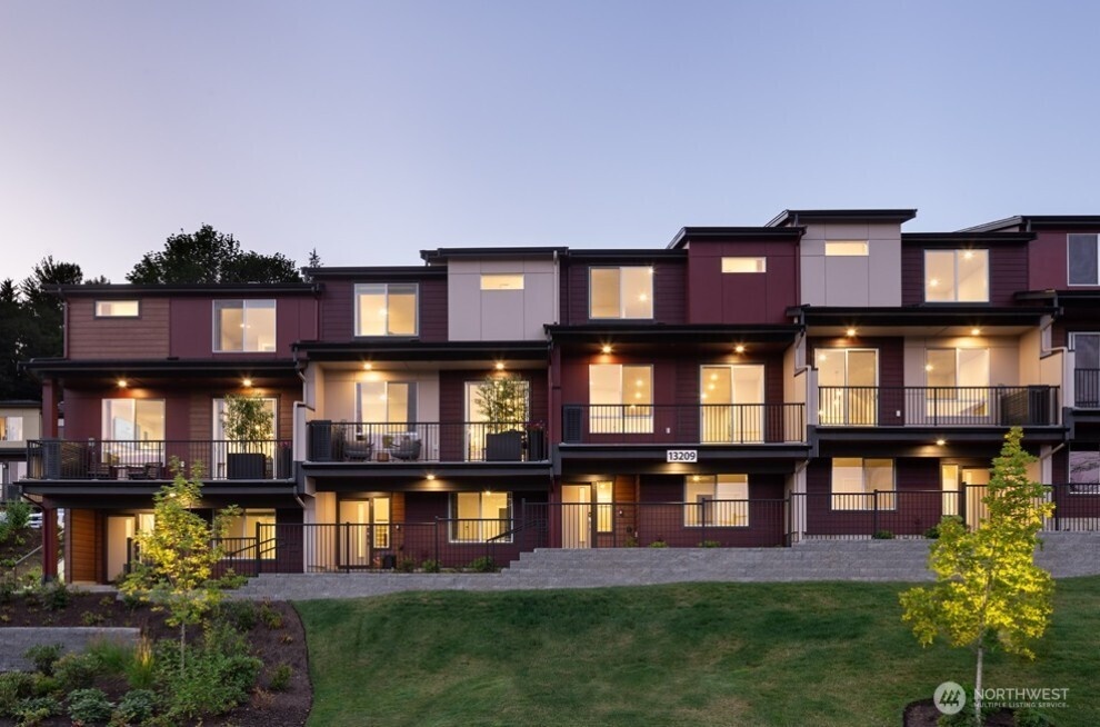 13205 NE 127th Way, Kirkland, WA 98034