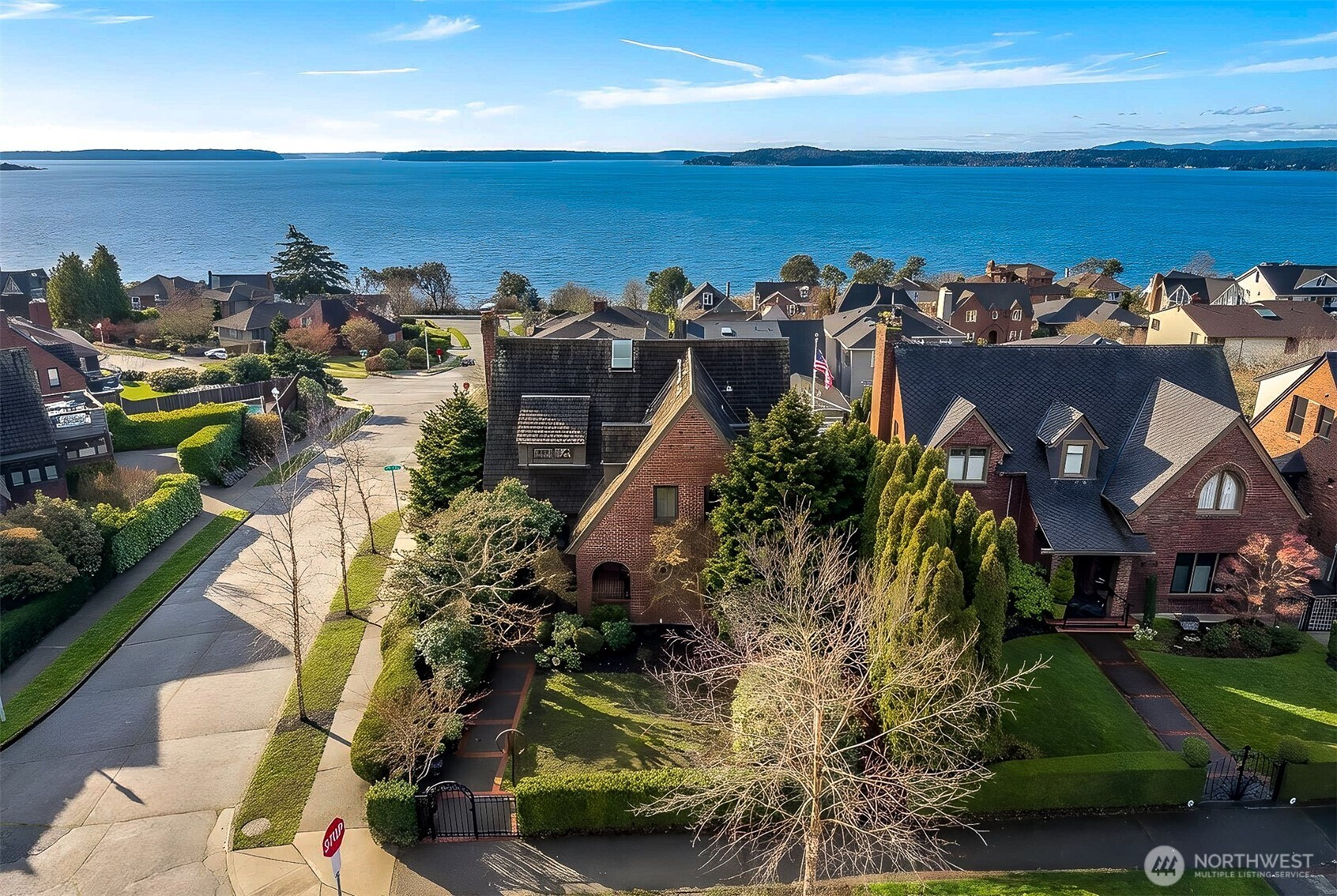 2301 Rosemont Place W, Seattle, WA 98199